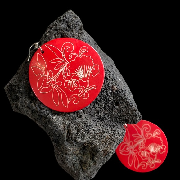 ASIAN INSPIRED PAINTED RED METAL HANGING DANGLE CIRCLES LIGHTWEIGHT ARTISAN NEW - Picture 2 of 4